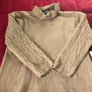 NWT Calvin Klein cable sleeve sweater medium